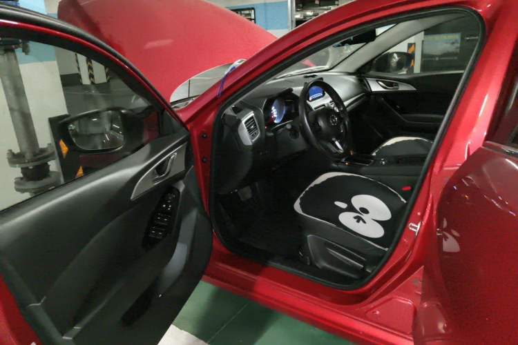 Used Mazda 3 Axela 2017 Sedan 1.5L Automatic Luxury Model Emission Standard China V Driver Seat