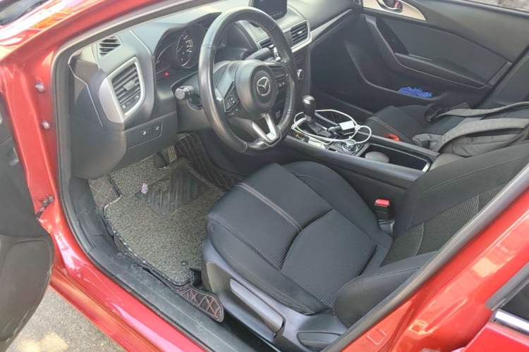 Used Mazda 3 Axela 2017 Sedan 1.5L Automatic Luxury Model Emission Standard China V Driver Seat
