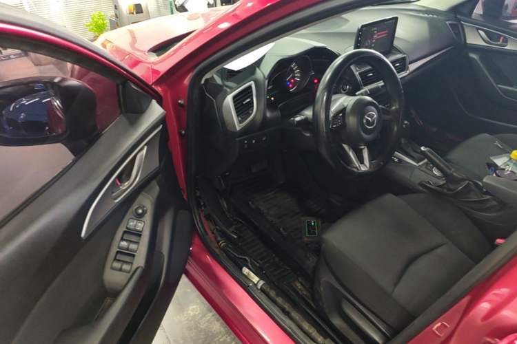 Used Mazda 3 Axela 2017 Sedan 1.5L Automatic Comfort Model Emission Standard China V Driver Seat
