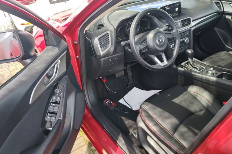 Used Mazda 3 Axela 2017 Sedan 1.5L Automatic Luxury Model China VI Standard Driver Seat