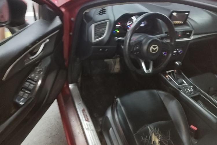 Used Mazda 3 Axela 2017 Sedan 1.5L Automatic Luxury Model Emission Standard China V Driver Seat