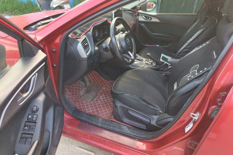 Used Mazda 3 Axela 2017 Sedan 1.5L Manual Comfort Model Emission Standard China V Driver Seat