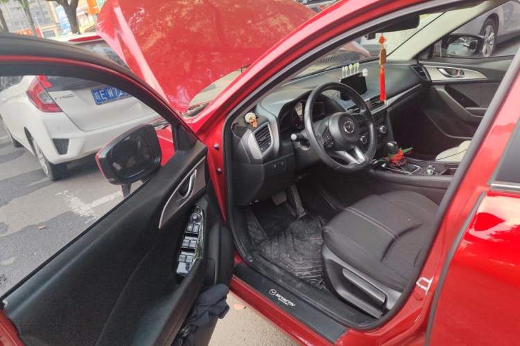 Used Mazda 3 Axela 2017 Hatchback 2.0L Automatic Luxury Model Emission Standard China V Driver Seat