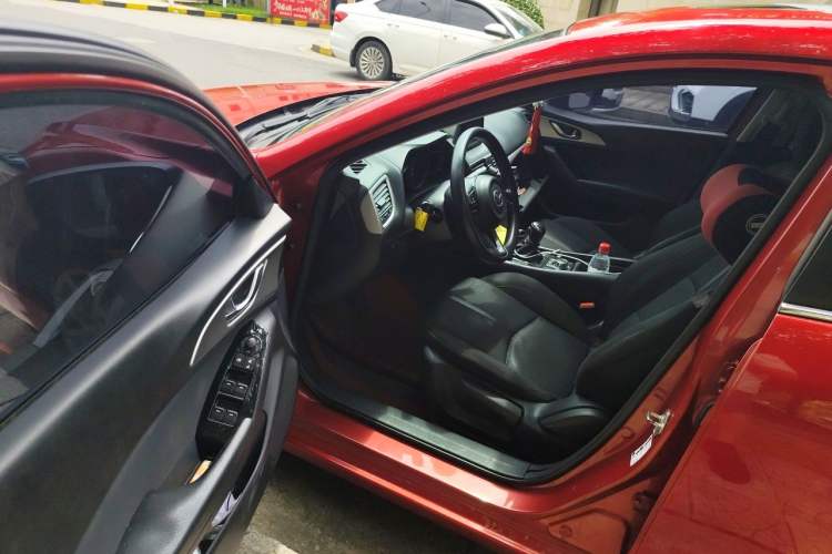 Used Mazda 3 Axela 2017 Sedan 1.5L Automatic Luxury Model Emission Standard China V Driver Seat