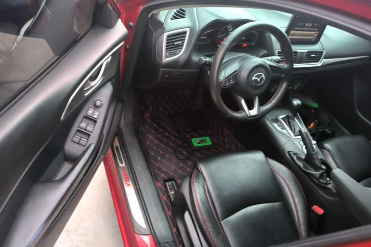 Used Mazda 3 Axela 2017 Hatchback 1.5L Automatic Comfort Model Emission Standard China V Driver Seat