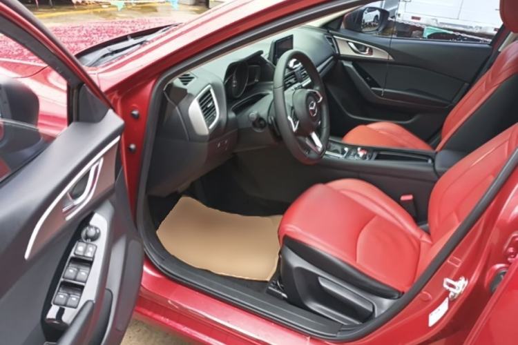 Used Mazda 3 Axela 2017 Hatchback 2.0L Automatic Luxury Model Emission Standard China V Driver Seat