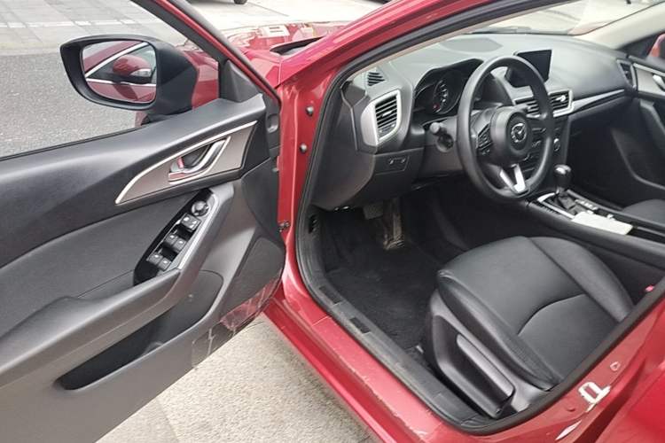 Used Mazda 3 Axela 2017 Sedan 1.5L Automatic Luxury Model Emission Standard China V Driver Seat