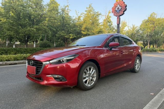 Używany Mazda 3 Axela 2017 Sedan 1.5L Manual Luxury Model China VI Standard