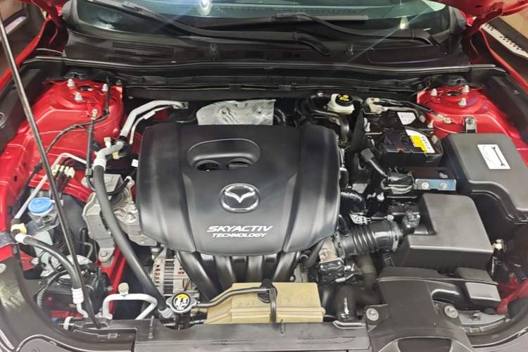 Used Mazda 3 Axela 2017 Sedan 1.5L Automatic Luxury Model China VI Standard Engine Bay