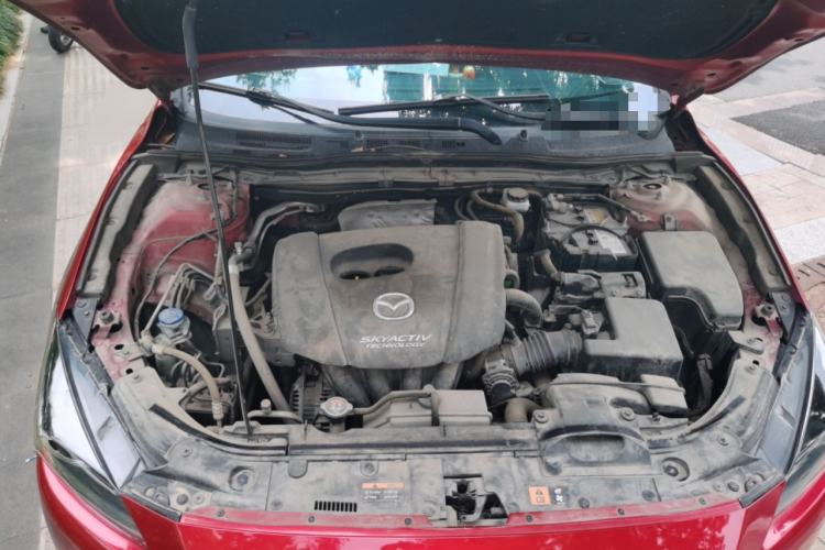 Used Mazda 3 Axela 2017 Hatchback 1.5L Automatic Luxury Model China VI Standard Engine Bay