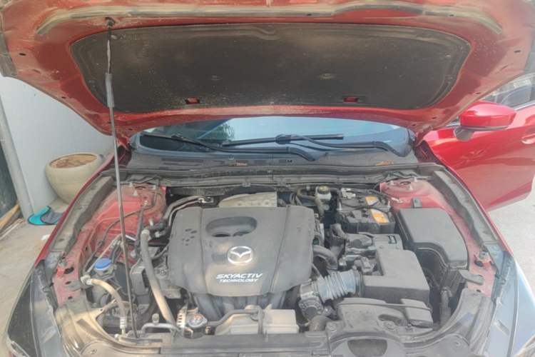 Used Mazda 3 Axela 2017 Sedan 1.5L Manual Luxury Model China VI Standard Engine Bay