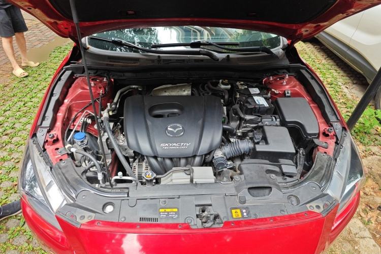 Used Mazda 3 Axela 2017 Sedan 1.5L Automatic Luxury Model China VI Standard Engine Bay