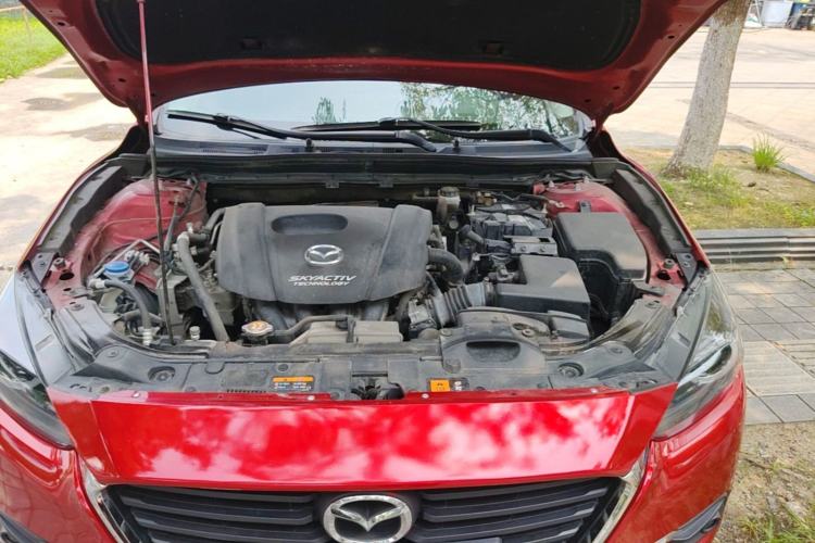 Used Mazda 3 Axela 2017 Hatchback 1.5L Automatic Luxury Model China VI Standard Engine Bay