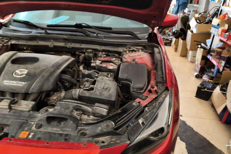Used Mazda 3 Axela 2017 Sedan 1.5L Automatic Luxury Model Emission Standard China V Engine Bay Left
