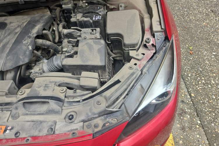 Used Mazda 3 Axela 2017 Sedan 1.5L Automatic Comfort Model Emission Standard China V Engine Bay Left