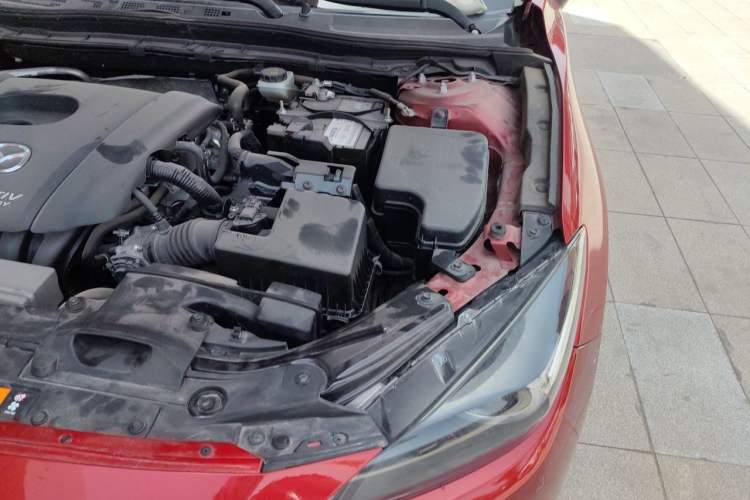 Used Mazda 3 Axela 2017 Sedan 1.5L Automatic Luxury Model Emission Standard China V Engine Bay Left