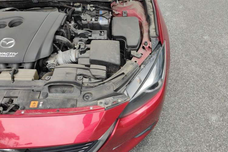 Used Mazda 3 Axela 2017 Hatchback 2.0L Automatic Luxury Model China VI Standard Engine Bay Left