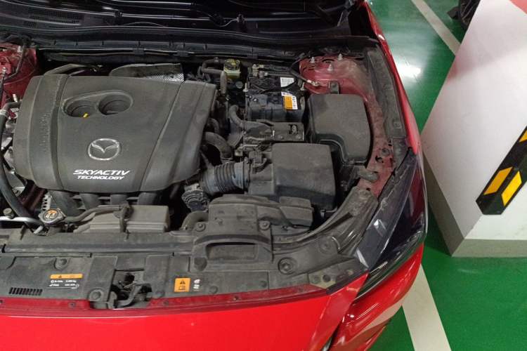 Used Mazda 3 Axela 2017 Hatchback 2.0L Automatic Luxury Model China VI Standard Engine Bay Left