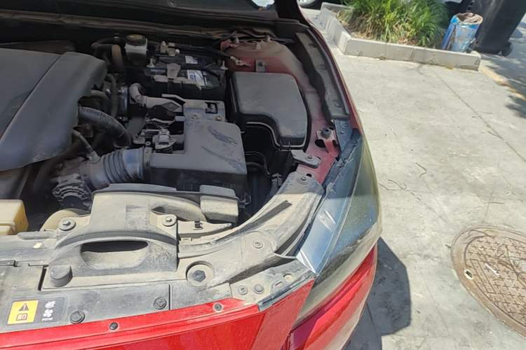 Used Mazda 3 Axela 2017 Sedan 1.5L Automatic Luxury Model Emission Standard China V Engine Bay Left