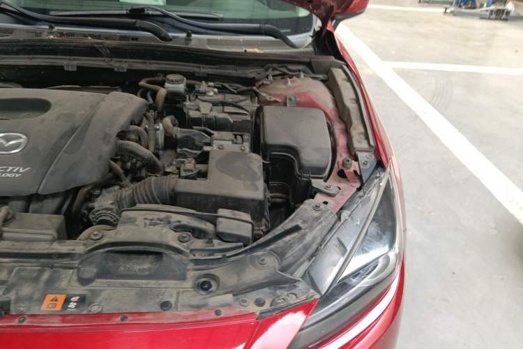 Used Mazda 3 Axela 2017 Sedan 1.5L Automatic Luxury Model Emission Standard China V Engine Bay Left
