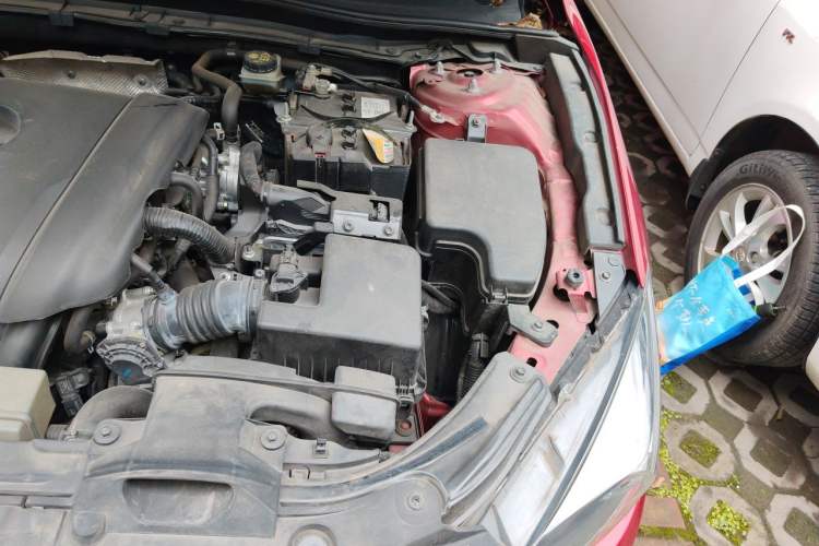 Used Mazda 3 Axela 2017 Sedan 1.5L Automatic Luxury Model Emission Standard China V Engine Bay Left