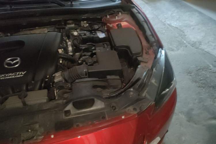 Used Mazda 3 Axela 2017 Sedan 1.5L Manual Luxury Model Emission Standard China V Engine Bay Left