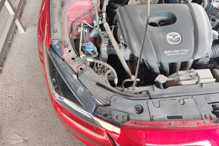 Used Mazda 3 Axela 2017 Sedan 1.5L Automatic Luxury Model Emission Standard China V Engine Bay Right