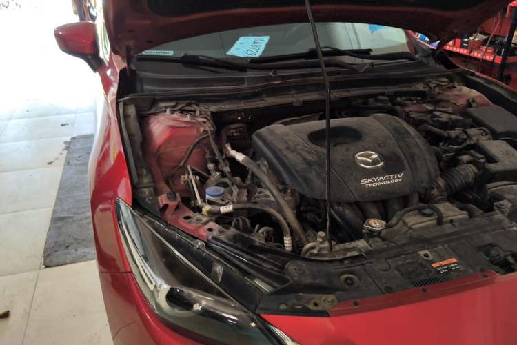 Used Mazda 3 Axela 2017 Sedan 1.5L Automatic Luxury Model Emission Standard China V Engine Bay Right