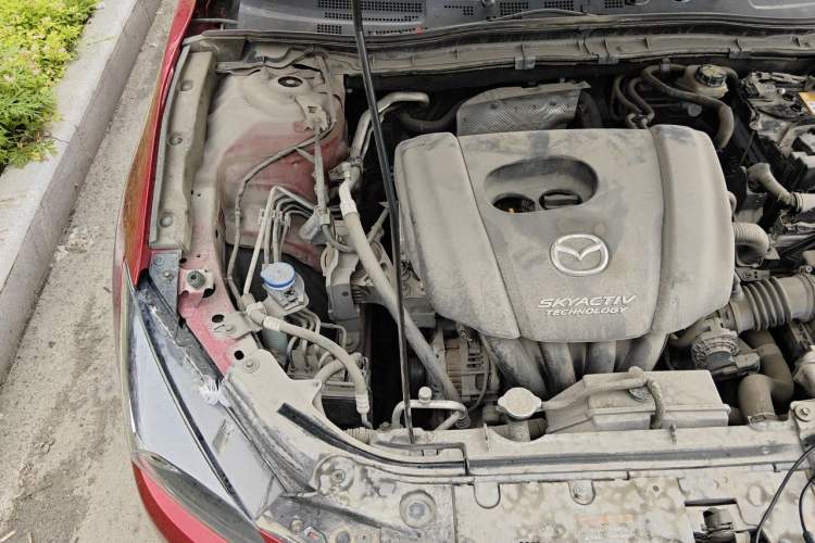 Used Mazda 3 Axela 2017 Sedan 1.5L Automatic Luxury Model Emission Standard China V Engine Bay Right