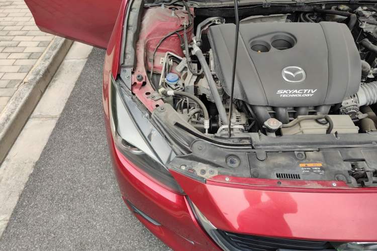 Used Mazda 3 Axela 2017 Hatchback 2.0L Automatic Luxury Model China VI Standard Engine Bay Right