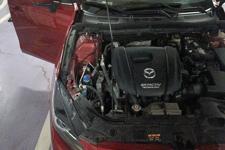 Used Mazda 3 Axela 2017 Sedan 1.5L Automatic Luxury Model China VI Standard Engine Bay Right