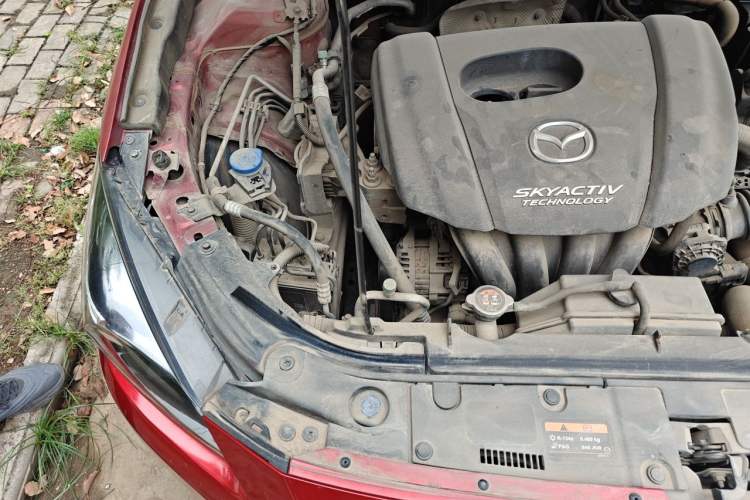 Used Mazda 3 Axela 2017 Sedan 1.5L Manual Comfort Model Emission Standard China V Engine Bay Right