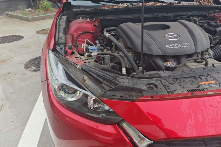 Used Mazda 3 Axela 2017 Sedan 1.5L Automatic Comfort Model Emission Standard China V Engine Bay Right