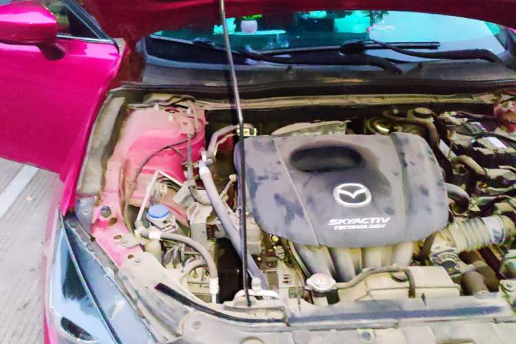 Used Mazda 3 Axela 2017 Sedan 1.5L Automatic Luxury Model China VI Standard Engine Bay Right