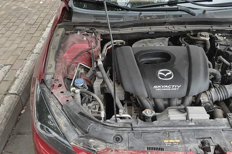 Used Mazda 3 Axela 2017 Sedan 1.5L Automatic Luxury Model China VI Standard Engine Bay Right
