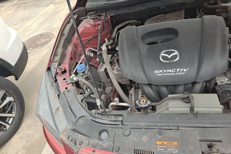 Used Mazda 3 Axela 2017 Sedan 1.5L Automatic Luxury Model China VI Standard Engine Bay Right
