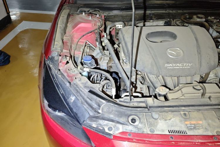 Used Mazda 3 Axela 2017 Sedan 1.5L Automatic Luxury Model Emission Standard China V Engine Bay Right