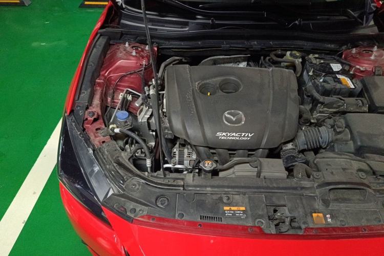 Used Mazda 3 Axela 2017 Hatchback 2.0L Automatic Luxury Model China VI Standard Engine Bay Right