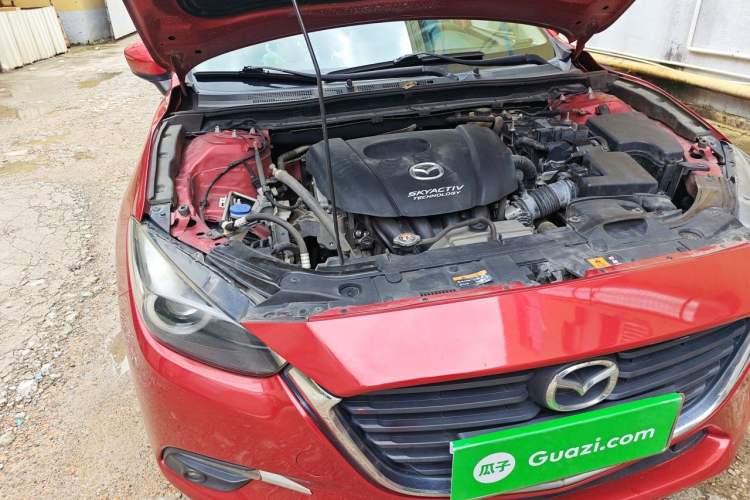 Used Mazda 3 Axela 2017 Sedan 1.5L Automatic Luxury Model China VI Standard Engine Bay Right
