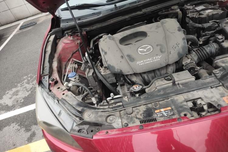 Used Mazda 3 Axela 2017 Sedan 1.5L Automatic Luxury Model Emission Standard China V Engine Bay Right