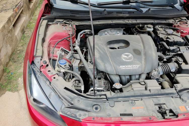 Used Mazda 3 Axela 2017 Sedan 1.5L Automatic Luxury Model China VI Standard Engine Bay Right