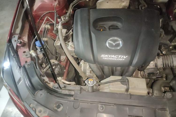 Used Mazda 3 Axela 2017 Sedan 1.5L Automatic Comfort Model Emission Standard China V Engine Bay Right