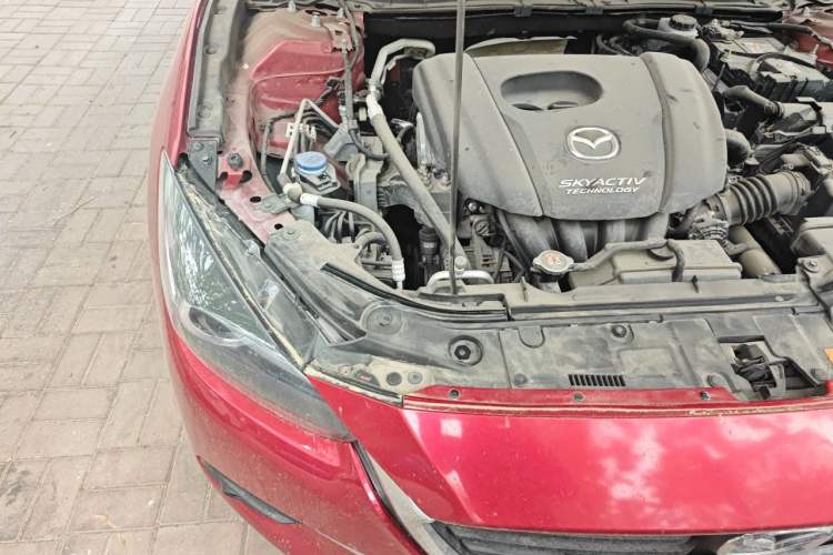 Used Mazda 3 Axela 2017 Sedan 1.5L Automatic Luxury Model Emission Standard China V Engine Bay Right
