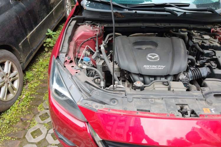 Used Mazda 3 Axela 2017 Sedan 1.5L Automatic Luxury Model Emission Standard China V Engine Bay Right