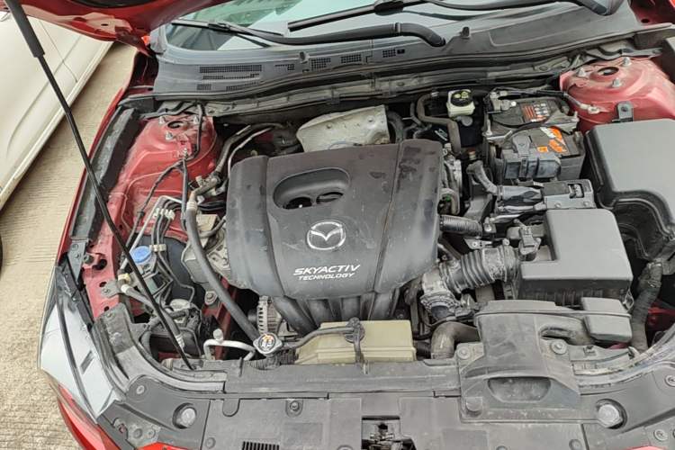 Used Mazda 3 Axela 2017 Sedan 1.5L Automatic Luxury Model China VI Standard Engine Bay Right