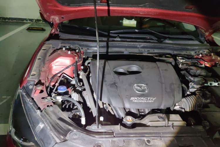 Used Mazda 3 Axela 2017 Sedan 2.0L Automatic Flagship Model China V Standard Engine Bay Right