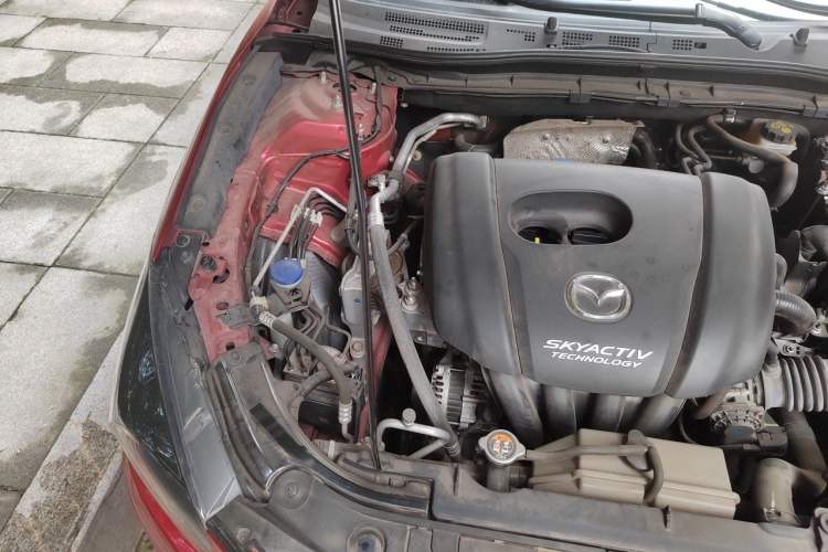 Used Mazda 3 Axela 2017 Sedan 1.5L Automatic Luxury Model China VI Standard Engine Bay Right