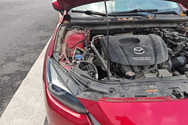 Used Mazda 3 Axela 2017 Sedan 1.5L Automatic Luxury Model Emission Standard China V Engine Bay Right