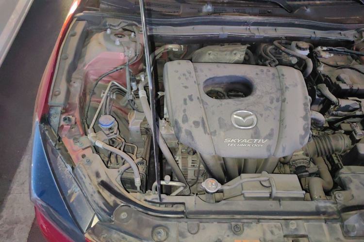 Used Mazda 3 Axela 2017 Sedan 1.5L Automatic Luxury Model China VI Standard Engine Bay Right
