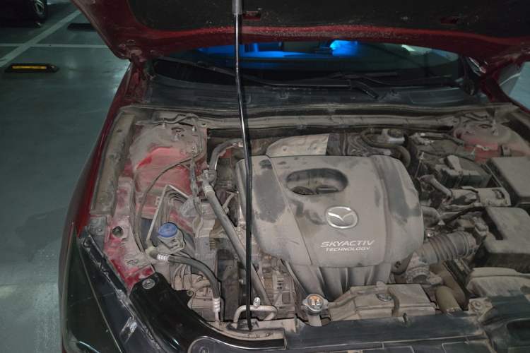 Used Mazda 3 Axela 2017 Sedan 1.5L Automatic Luxury Model China VI Standard Engine Bay Right